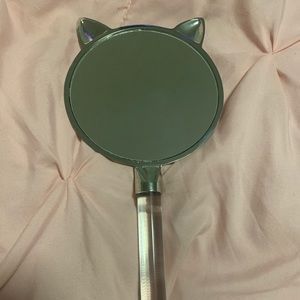 Cat mirror